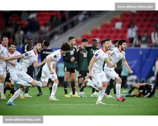 赛后热议持续发酵比赛焦点争议与战术博弈全解析球员表现与裁判判罚